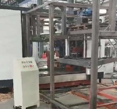 塔吊標(biāo)準(zhǔn)節(jié)車間試機(jī)加工生產(chǎn)現(xiàn)場