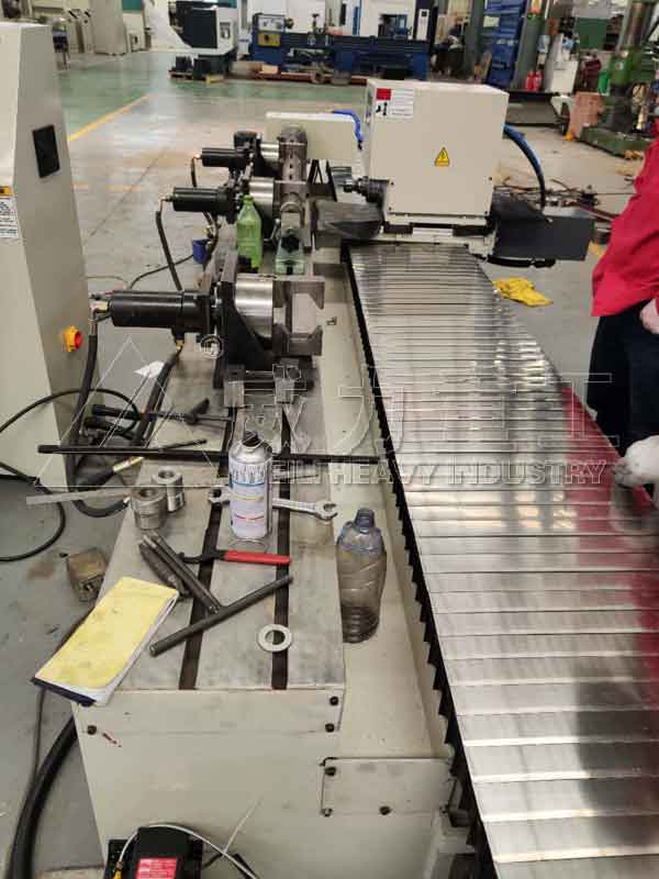 氣脹軸鉆孔專用數(shù)控銑槽機(jī)